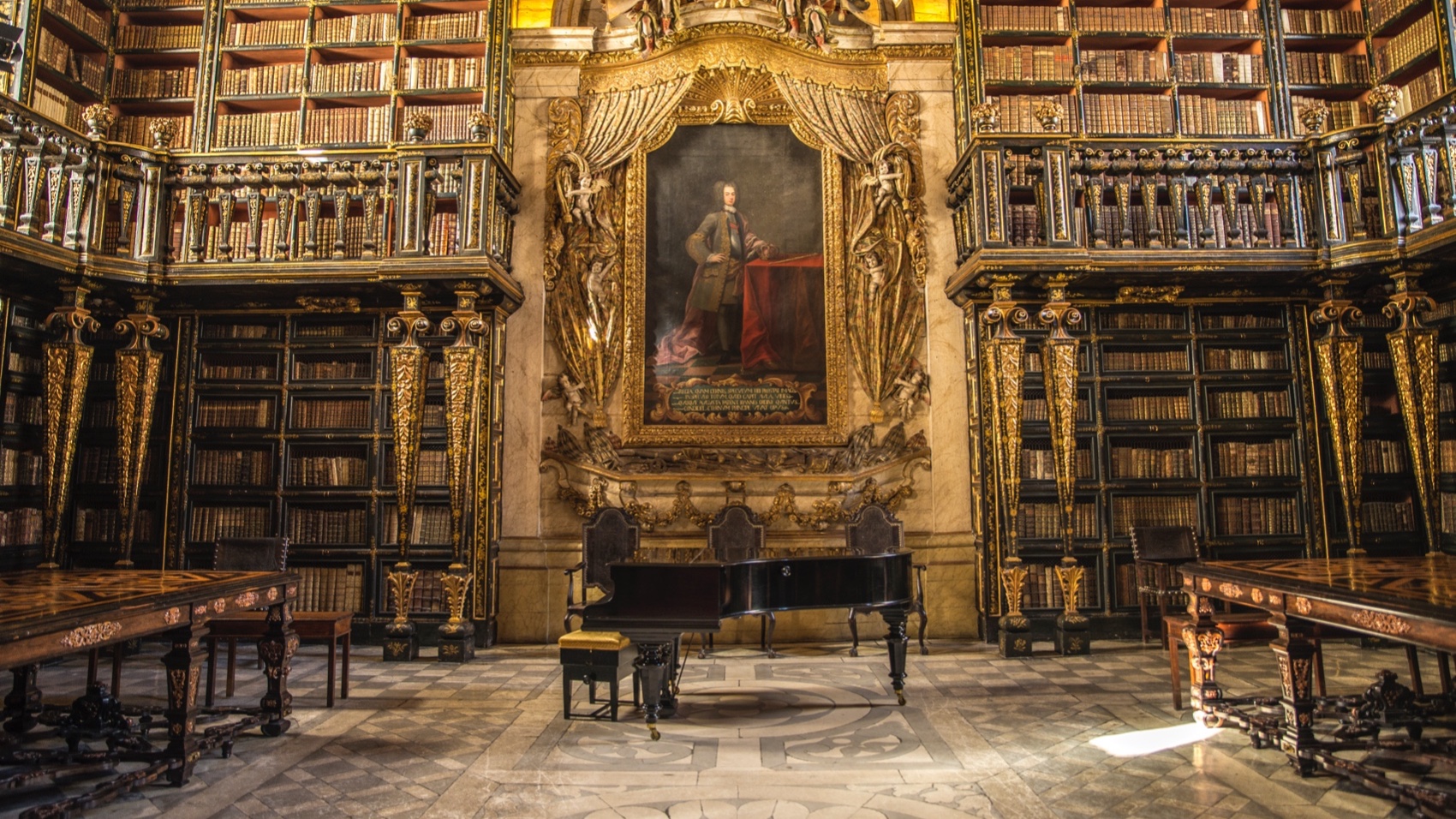 Turismo Centro de Portugal - Coimbra Historical City Tour library