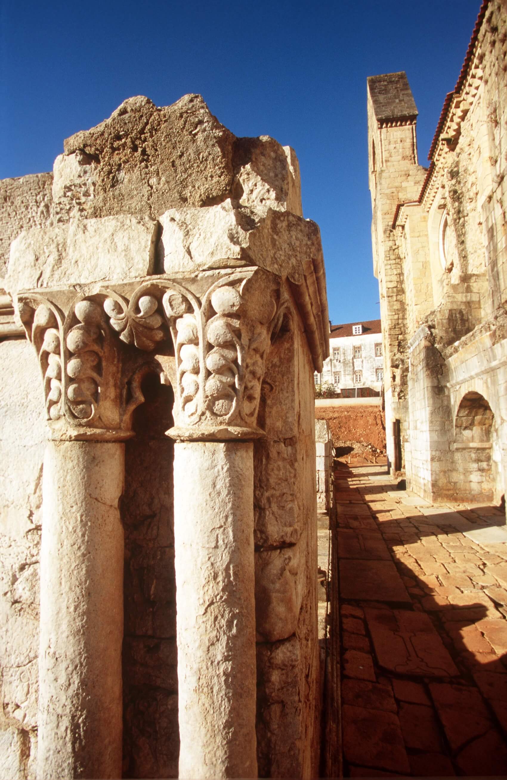 Turismo Centro de Portugal - Coimbra Historical City Tour monastery pilar 